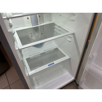 Холодильник узкий No Frost. На гарантии