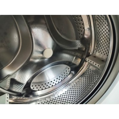 Стиральная машина узкая. На гарантии