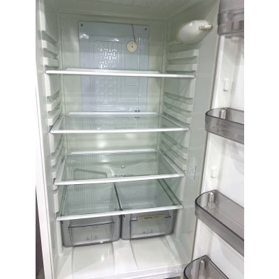 Холодильник Ariston. На гарантии