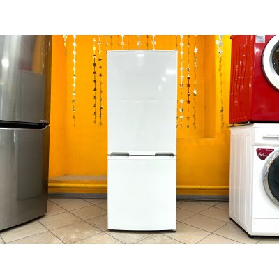 Холодильник маленький узкий. На гарантии.