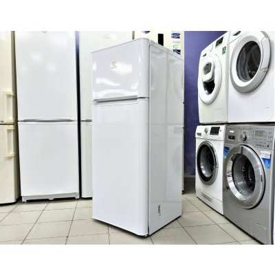 Холодильник Indesit. На гарантии фото 1