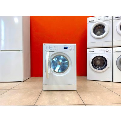 Стиральная машина узкая Indesit. На гарантии