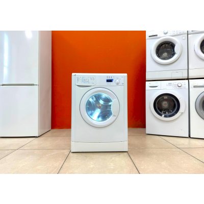 Стиральная машина узкая Indesit. На гарантии
