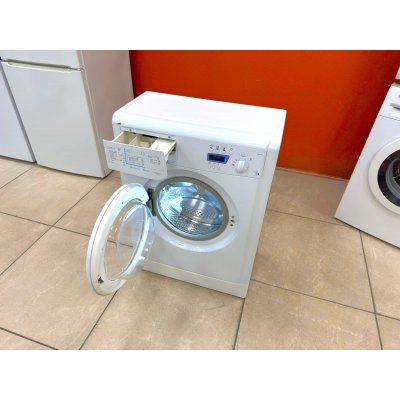 Стиральная машина узкая Indesit. На гарантии