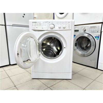 Стиральная машина Indesit. На гарантии