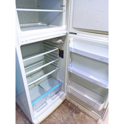 Холодильник маленький. На гарантии.