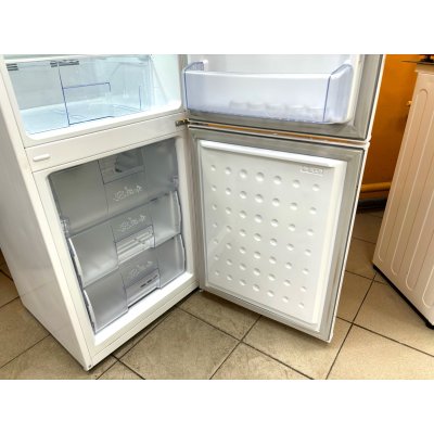 Холодильник узкий No Frost. На гарантии