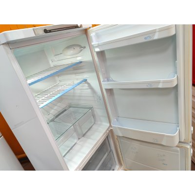 Холодильник маленький. На гарантии.
