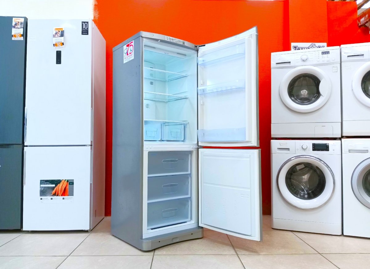Холодильник Indesit. На гарантии