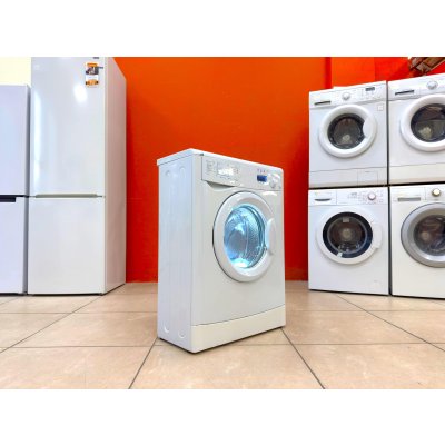 Стиральная машина узкая Indesit. На гарантии